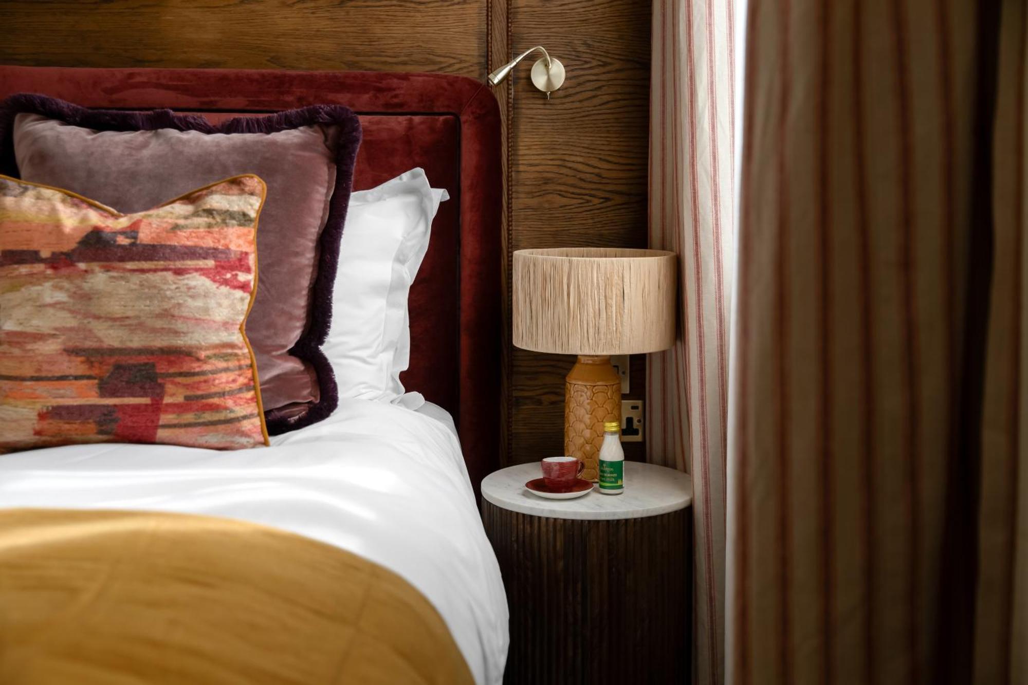 Red Lion Hotel Радлетт Экстерьер фото